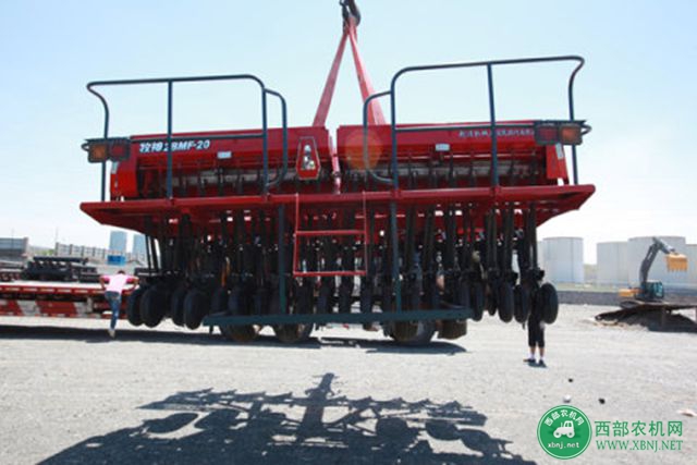22.jpg 牧神2BMF-20/24分體式免耕施肥播種機